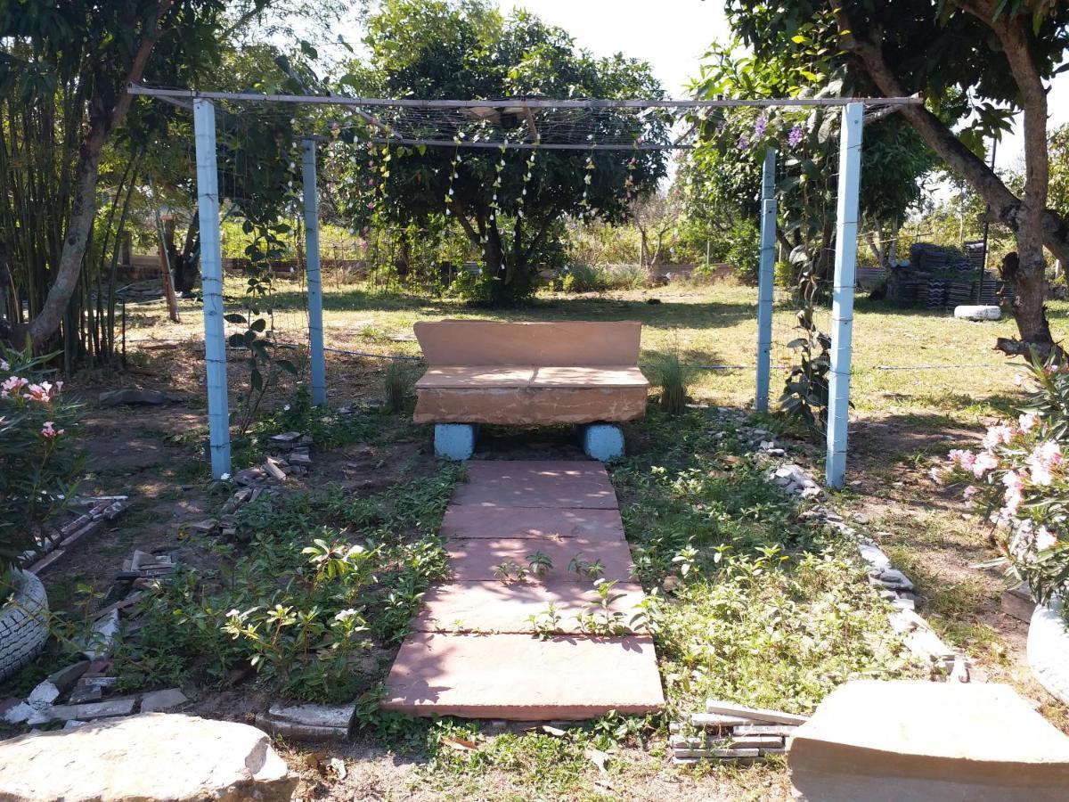Baan Hin Sai Suay Hotel Nong Sarai Bagian luar foto