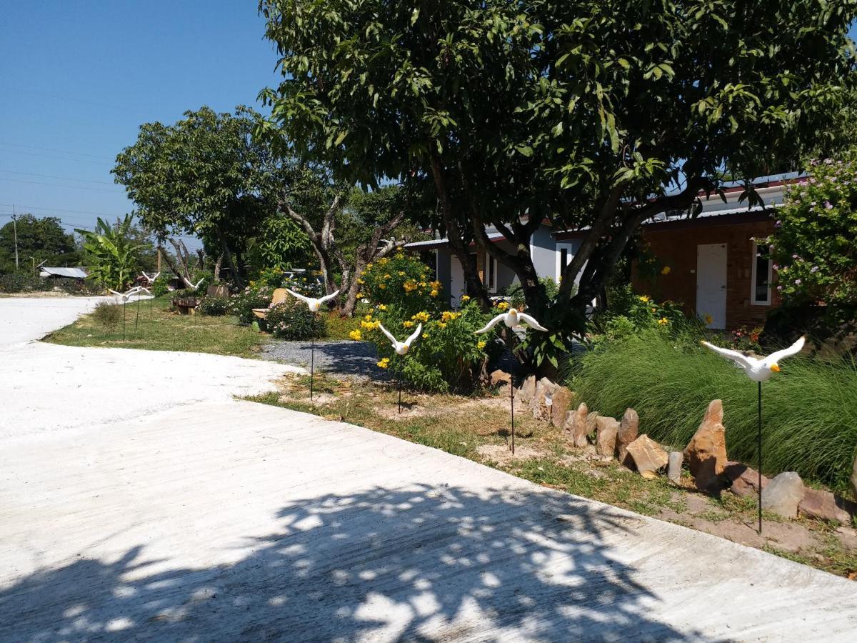 Baan Hin Sai Suay Hotel Nong Sarai Bagian luar foto